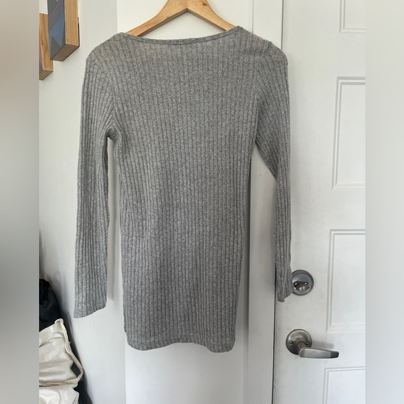 🌺 5/$30 🌺 Ribbed Grey soft tunic sweater with belt - Picture 2 of 6